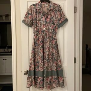 Vintage cottage core button front floral dress